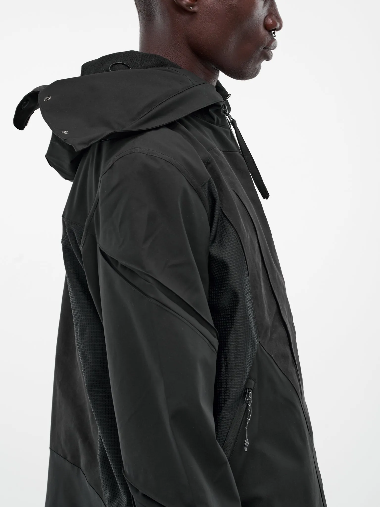 Gather-Slashed Windbreaker (J13-BLACK)